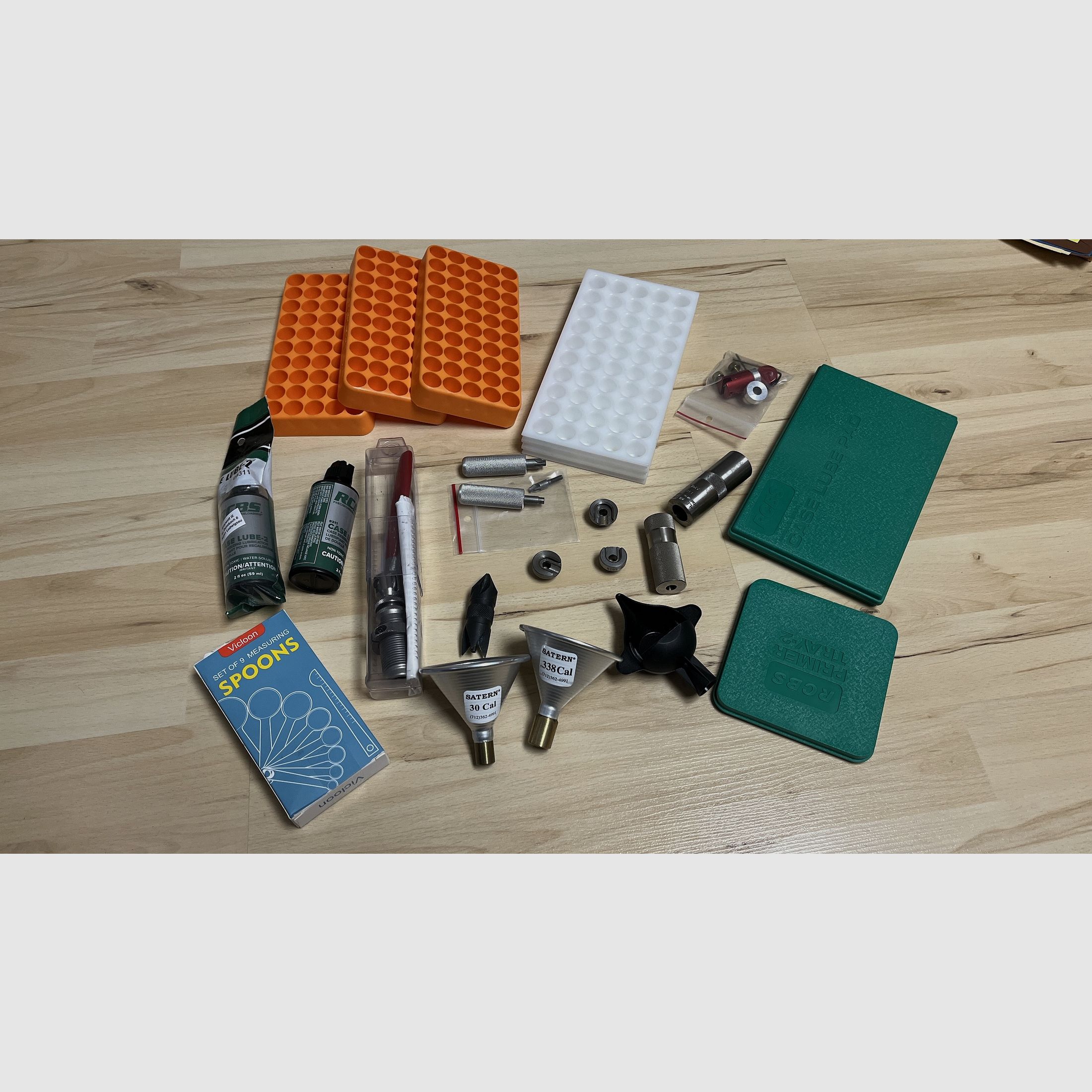 Reloading accessories set of 22 pieces