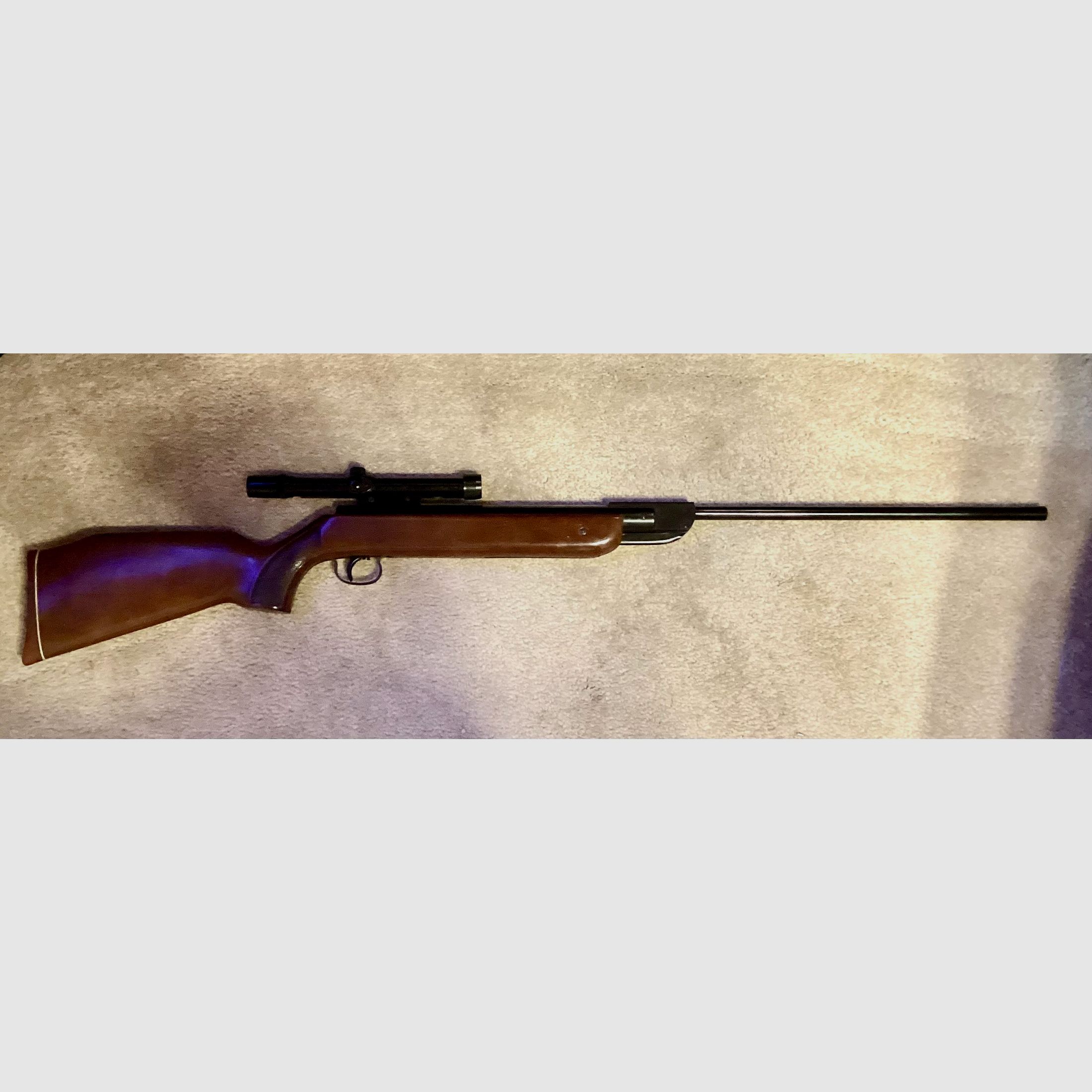 Luftgewehr mit Zielfernrohr der  Marke Weihrauch