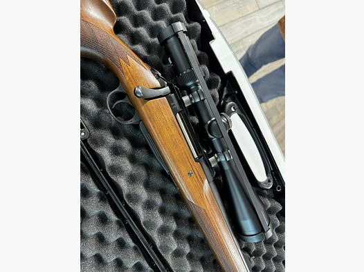 SABATTI cal. 30 06 + MONTAJE DELTA DE ACERO 25 15 56 + MALETA COMO NUEVA