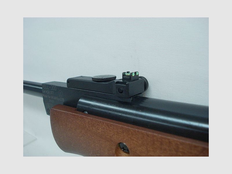 Modell 300 Kal.4,50 mm - Buchenholzschaft mit Backe