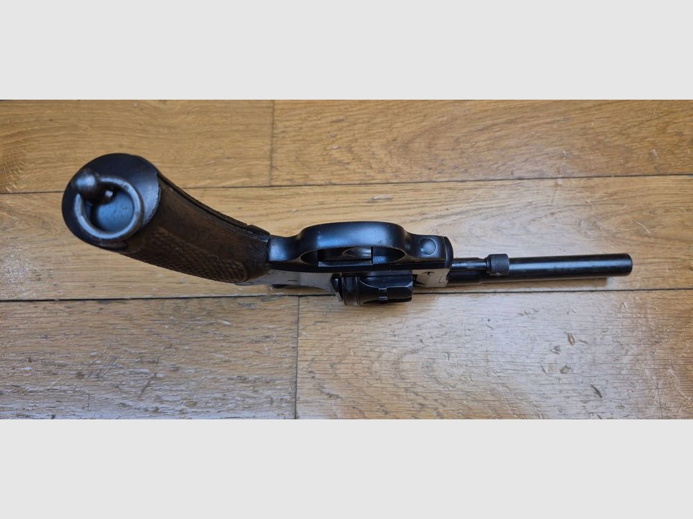 Schöner Dienstrevolver Modell 1892 – Gängig, aber mythisch – Höhepunkt des Dienstrevolvers Made in France – Kaliber 8mm92 – Mono-Nummer – Waffe von 1894 – Schöne Mechanik – Sehr schöner Lauf – Schöne Diensttasche zusätzlich – TBE-, Bild 8 von 32