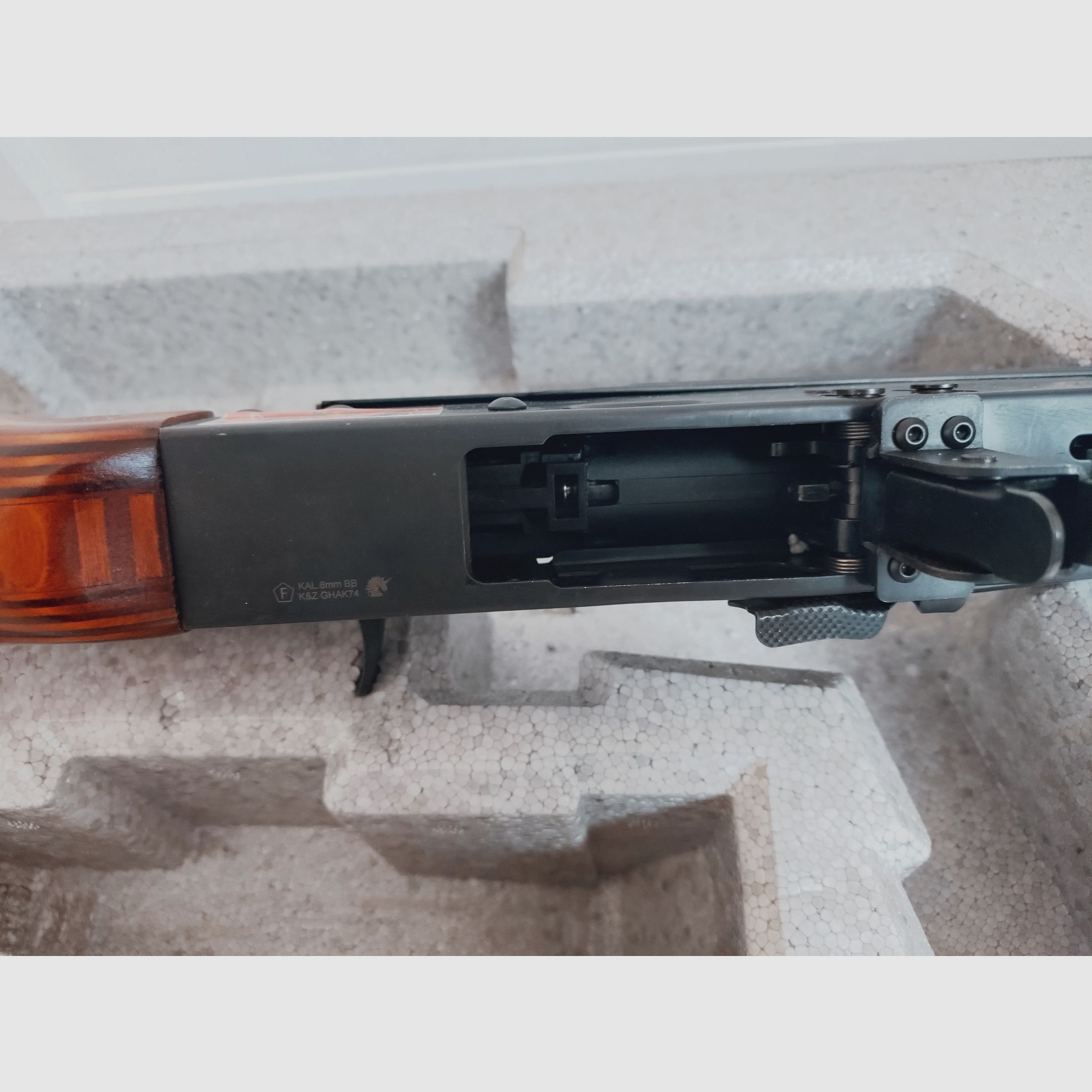 GHK AKMS Vollmetall Echtholz Gas-Blow-Back mit TNT-Lauf und Hop Up Kammer in Top Zustand