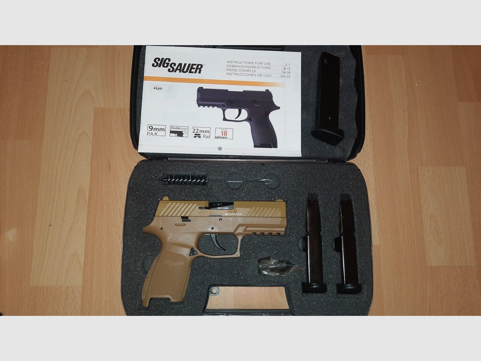 Sig Sauer P320 Schreckschusspistole Dark Earth 9 mm P.A.K. mit 2 extra Magazinen