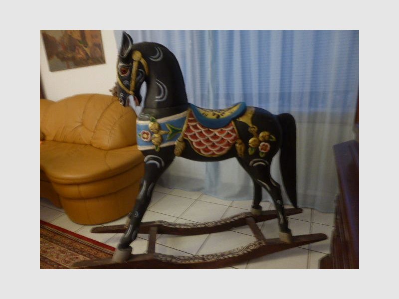 Maestro carpintero-artista	 caballo de madera