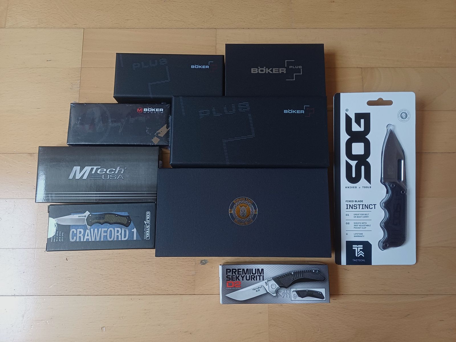 Colección de cuchillos Böker Midgards Cold Steel United Cutlery SOG MTech Micro OTF Jotun Crawford