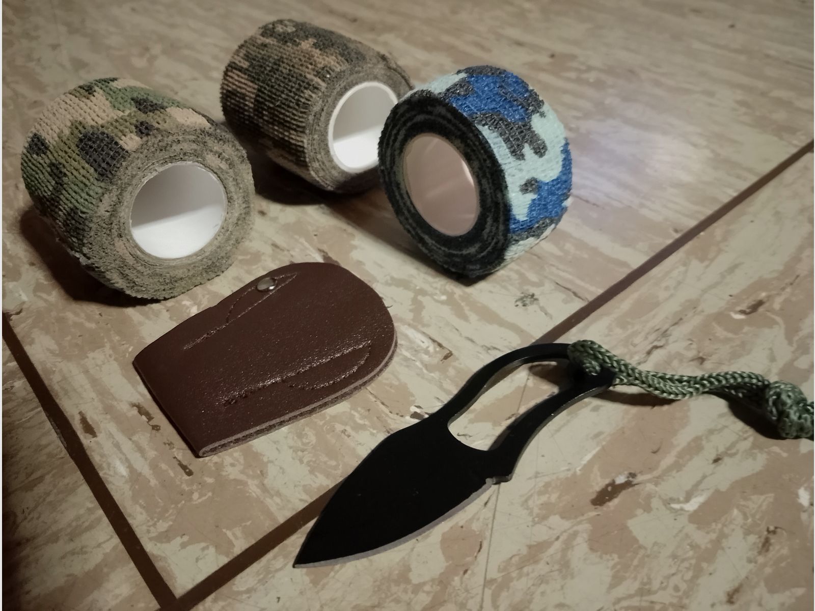 1x Pocket Knife Mini Messer kleines Angelmesser Outdoor Taschenmesser neu Mini Allrounder Brieföffner + Tarnband flecktarn band 3 Rollen 