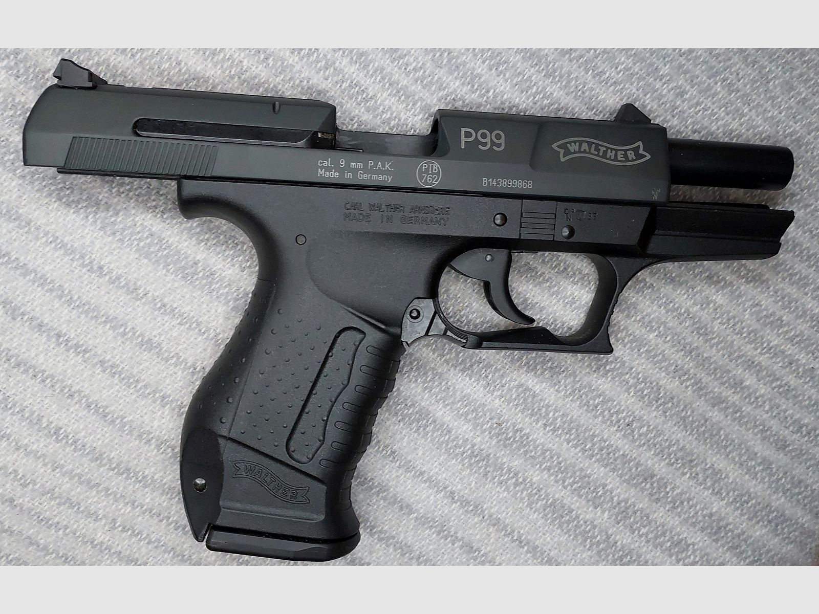 Walther P99 Schreckschuss Pistole 9mm P.A.K. (PTB 762) mit Multiabschussbecher