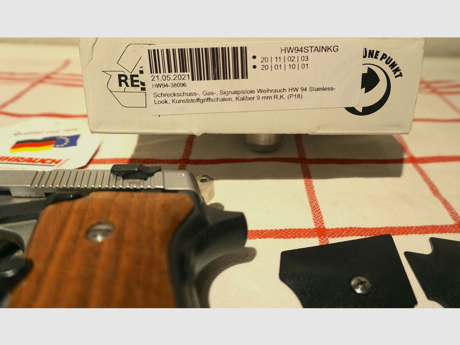 Weihrauch HW 94 Stainless-Look, Echtholzgriffschalen, Kaliber 9 mm R.K. incl. 50 Patronen