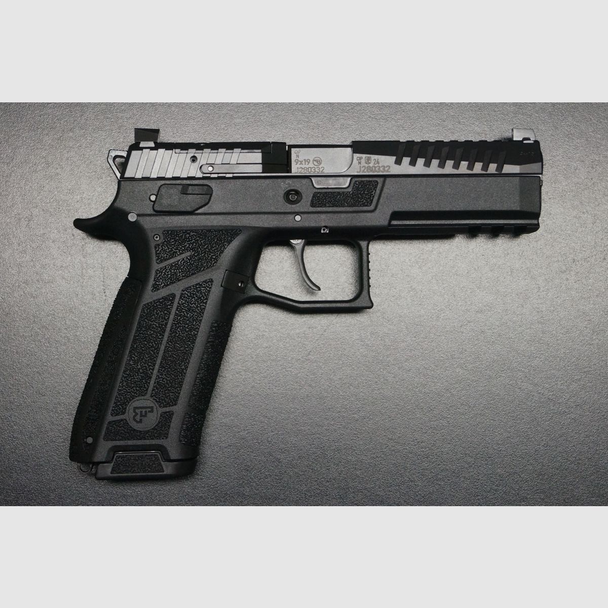 CZ P-09 Nocturne, Bild 1 von 6
