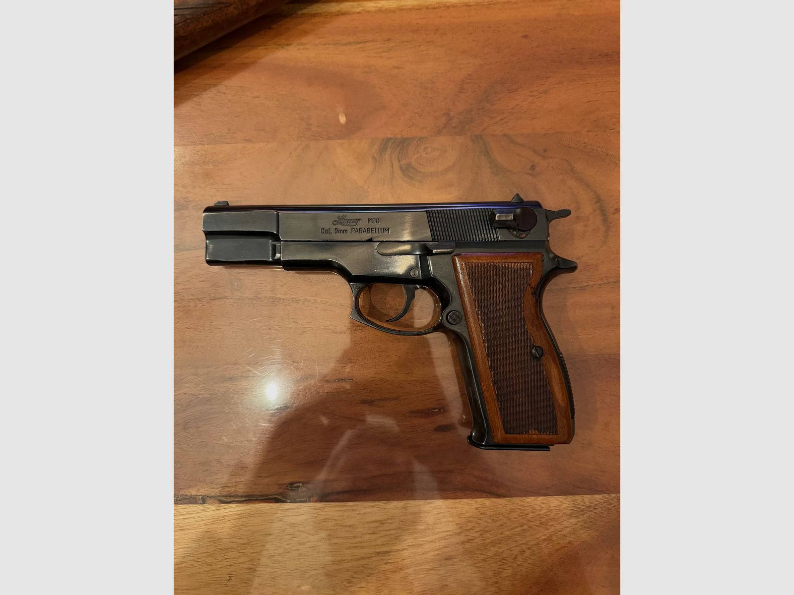 Luger M90 FEG P9R lijkt op Browning HiPower, afbeelding 2 van 4