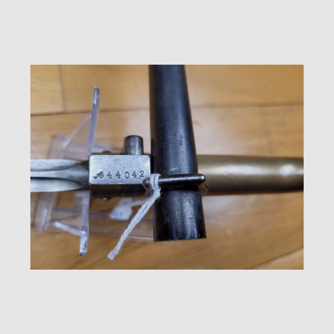 Schöne Bajonett LEBEL 1886/93/15 – Griff aus Messing – Waffe und Futteral in TBE und mit derselben Nummer, Bild 10 von 12