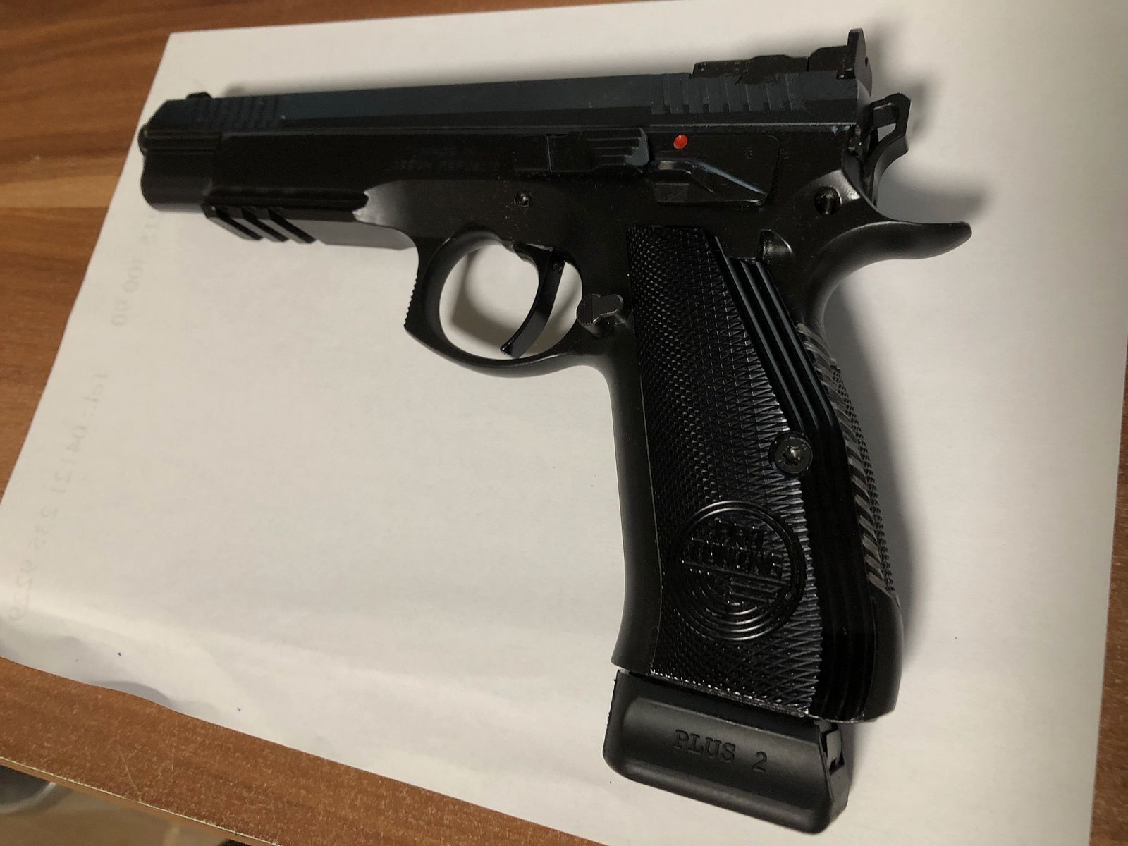 Verkauf halbautomatische Pistole von Haus CZ-Taipan Pro-Tuning und inklusive KK-Pistole, als Geschenk!