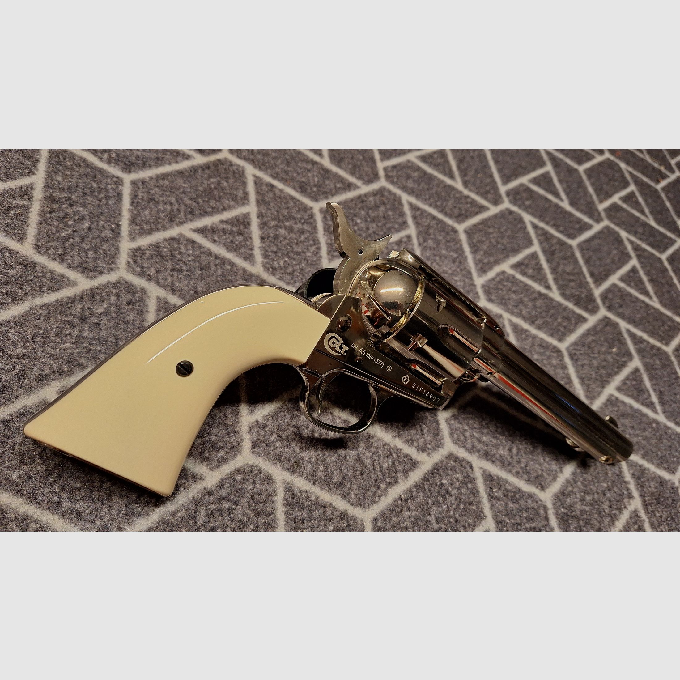 Colt Single Action Army® 45 nickel Co2 revolver caliber 4.5 mm BB-NEW