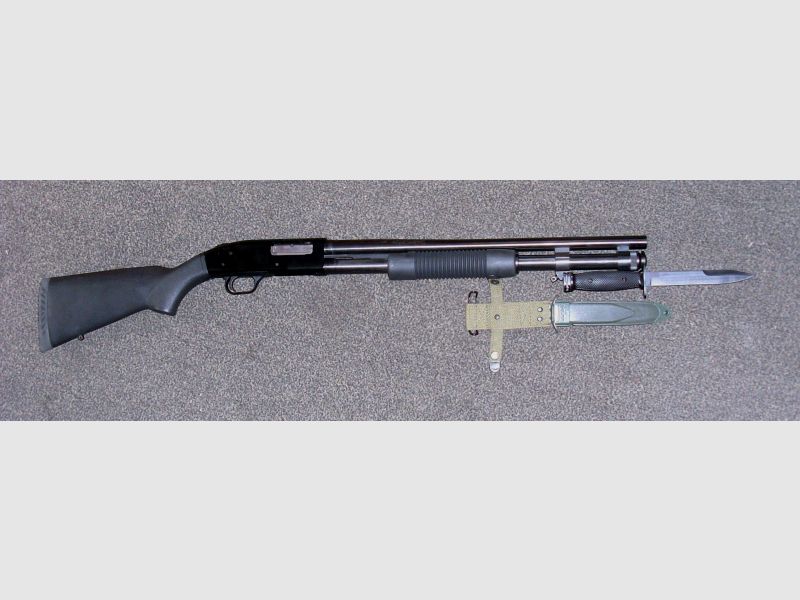 Mossberg Repetierflinte cal 12/76 Mod 590