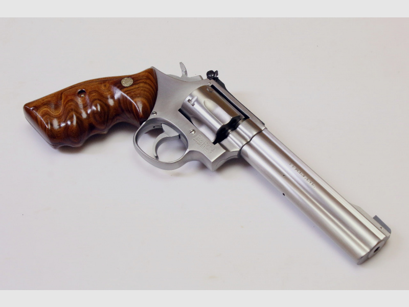 Revolver - S&W Mod. 648 ".22 Magnum Rimfire Stainless"