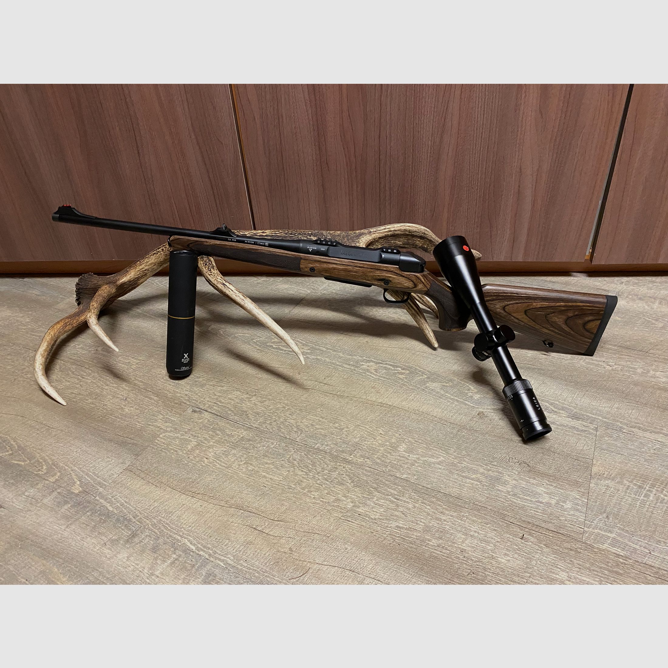 Haenel Jaeger NXT, z Leica Amplus 6 2,5-15x56 i