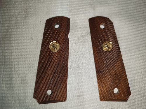 Colt 1911 Holzgriffe mit Colt Logo 