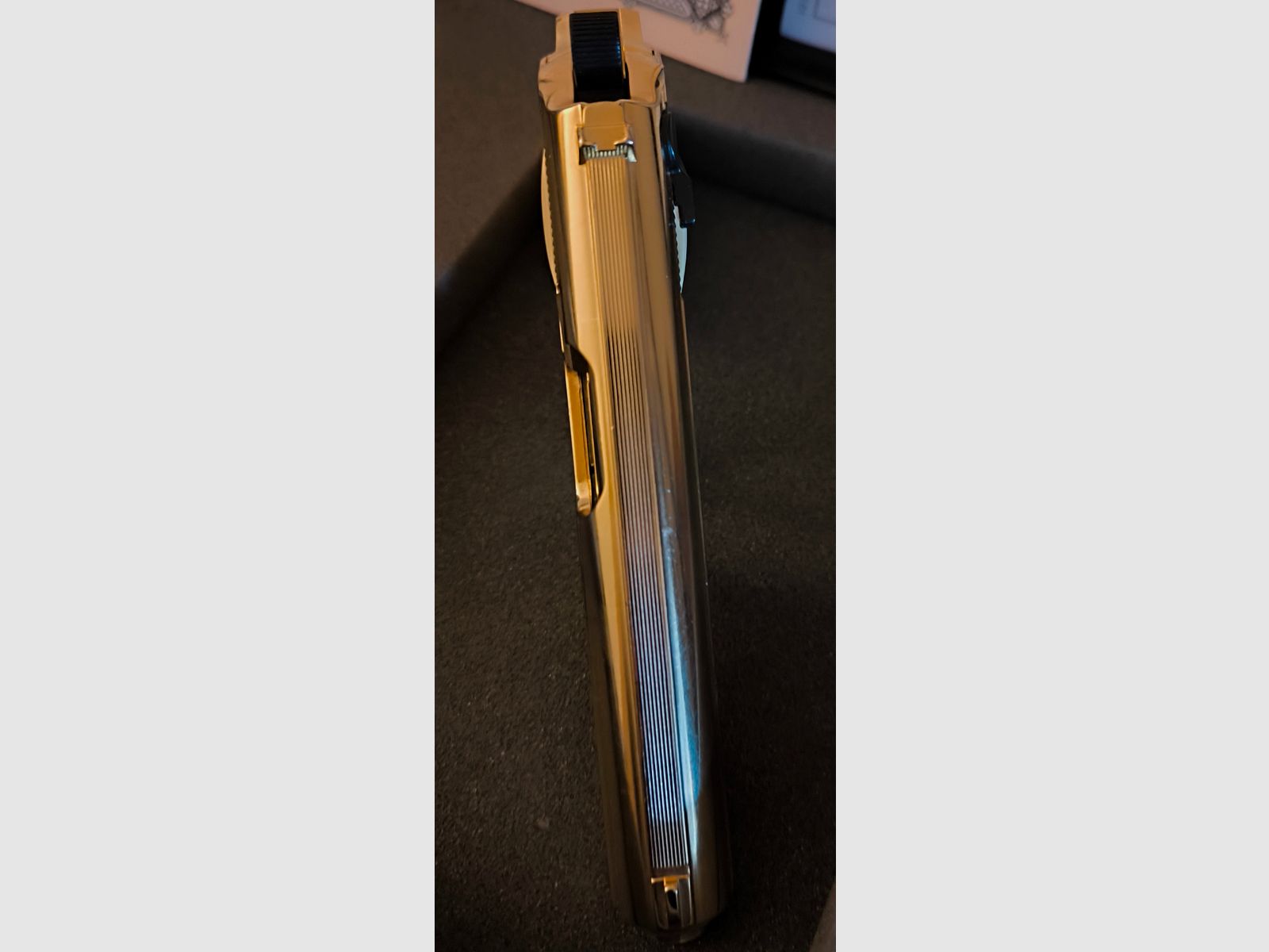 ⚠️ Attenzione collezionisti e fan di James Bond, vera rarità, set nuovo e mai sparato - Walther PP Edizione Limitata Oro con impugnature bianche e cassetta VHS e certificato, pezzo da vetrina!!