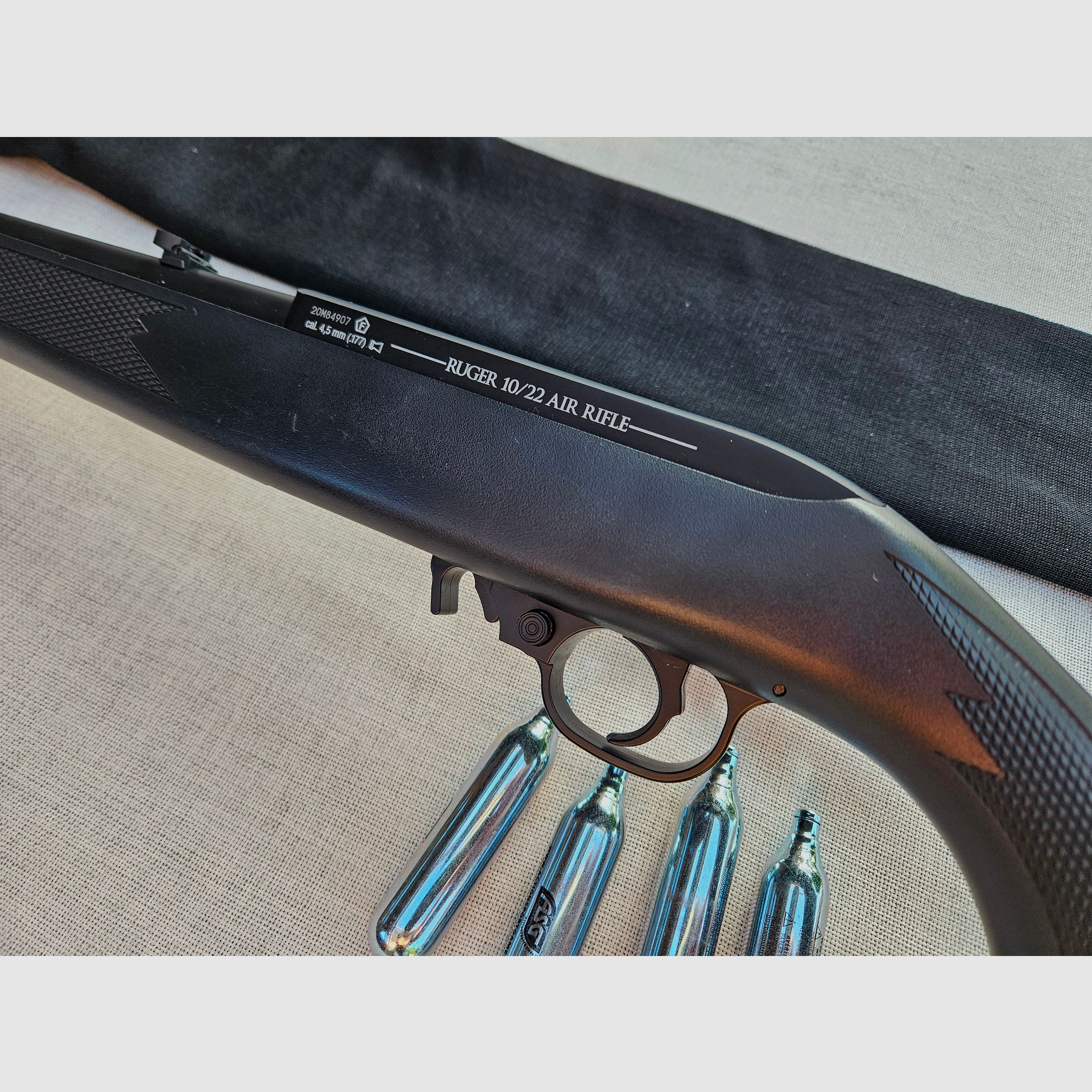 Ruger 10/22 CO2 4,5mm Luftgewehr mit Magazin 