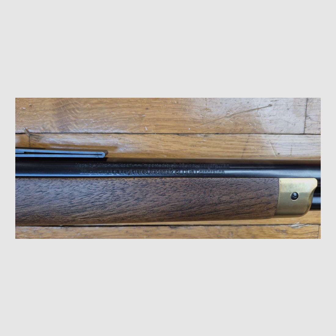 Superba e rara carabina Winchester modello 1866 – Una "Yellow Boy" in una produzione Miroku poco comune dal Giappone – Raro cal. .38 SP/38 speciale – Ricevitore in bronzo/ottone come gli originali – 10 colpi – Meccanica e legno in condizioni nuove o quasi nuove – Eccezionale arma moderna e pezzo raro – TBE+++, immagine 9 di 51