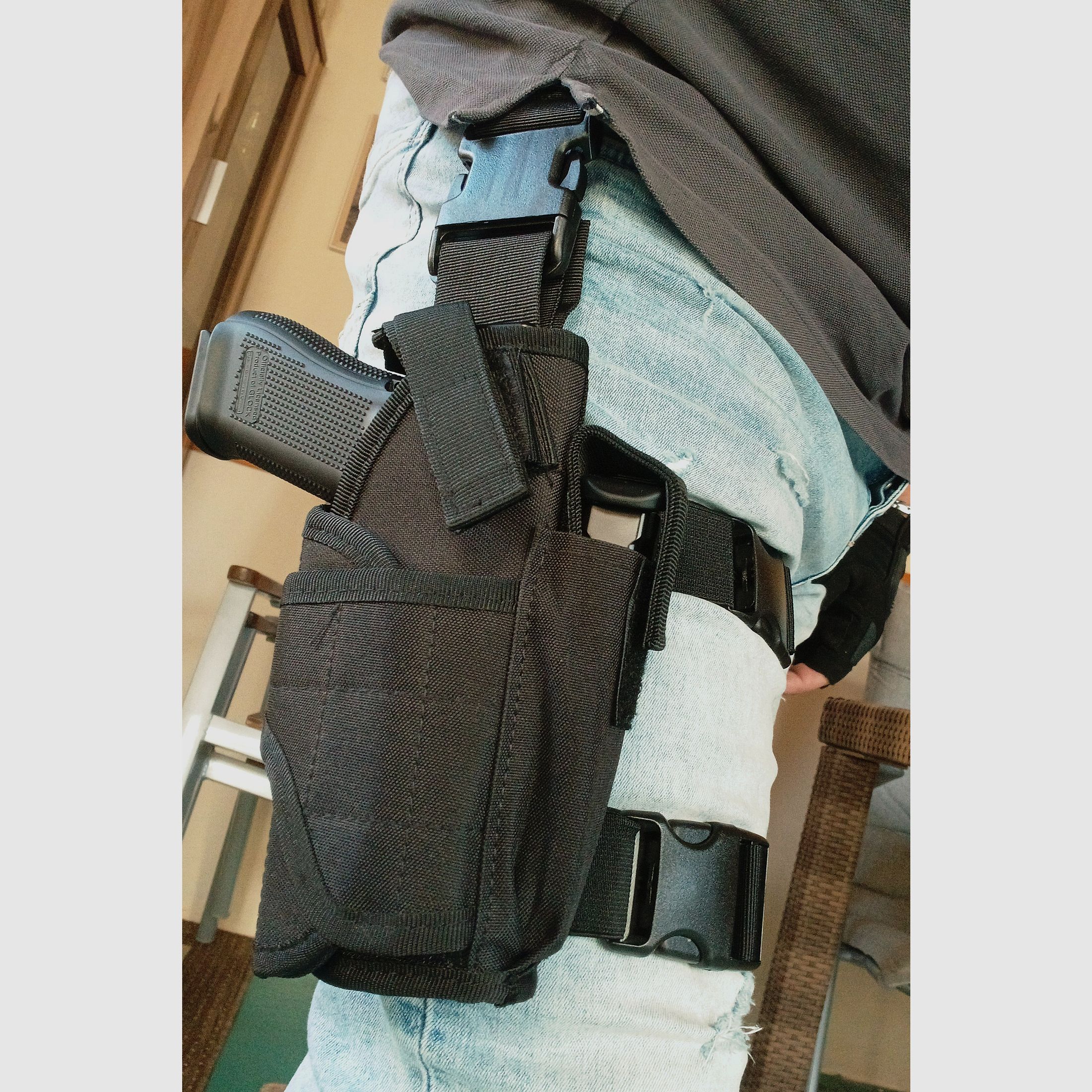 Universal leg holster