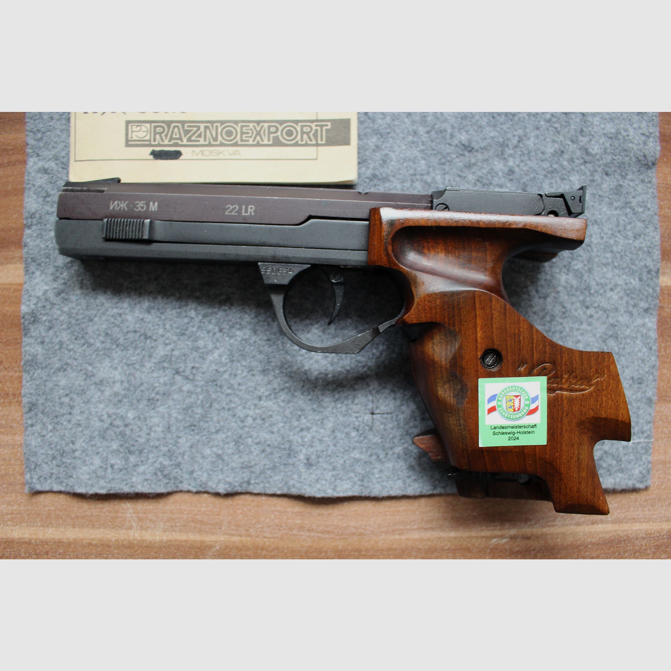 CZ P-09 Kaliber 22 lfb te koop en een sportpistool IZH-35M, als cadeau erbij!
