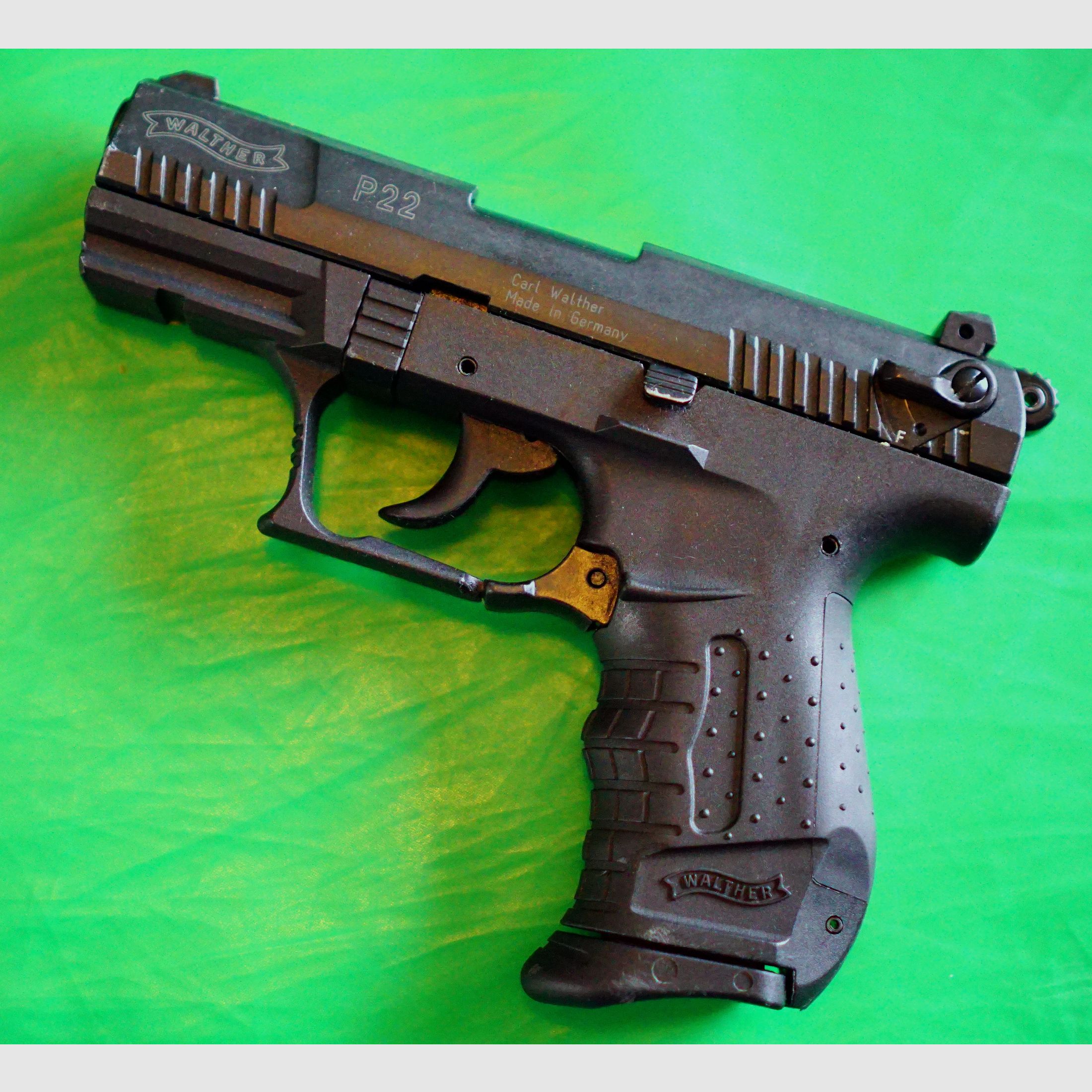Walther P22 Schreckschuss Pistole 9mm P.A.K. (PTB 778) schwarz mit Lederholster