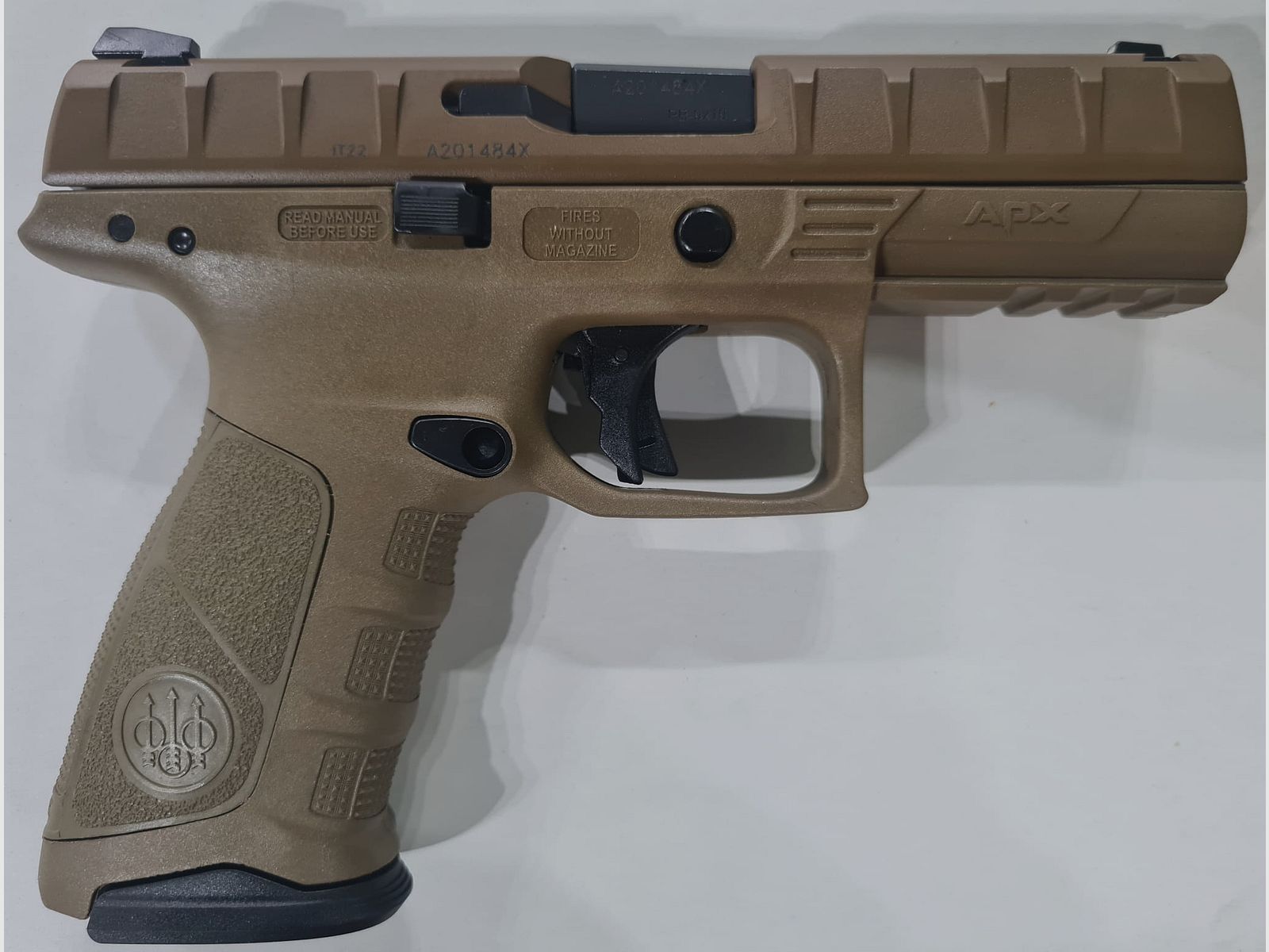 Zelfladend pistool BERETTA APX FDE kal. 9x19mm, afbeelding 2 van 2