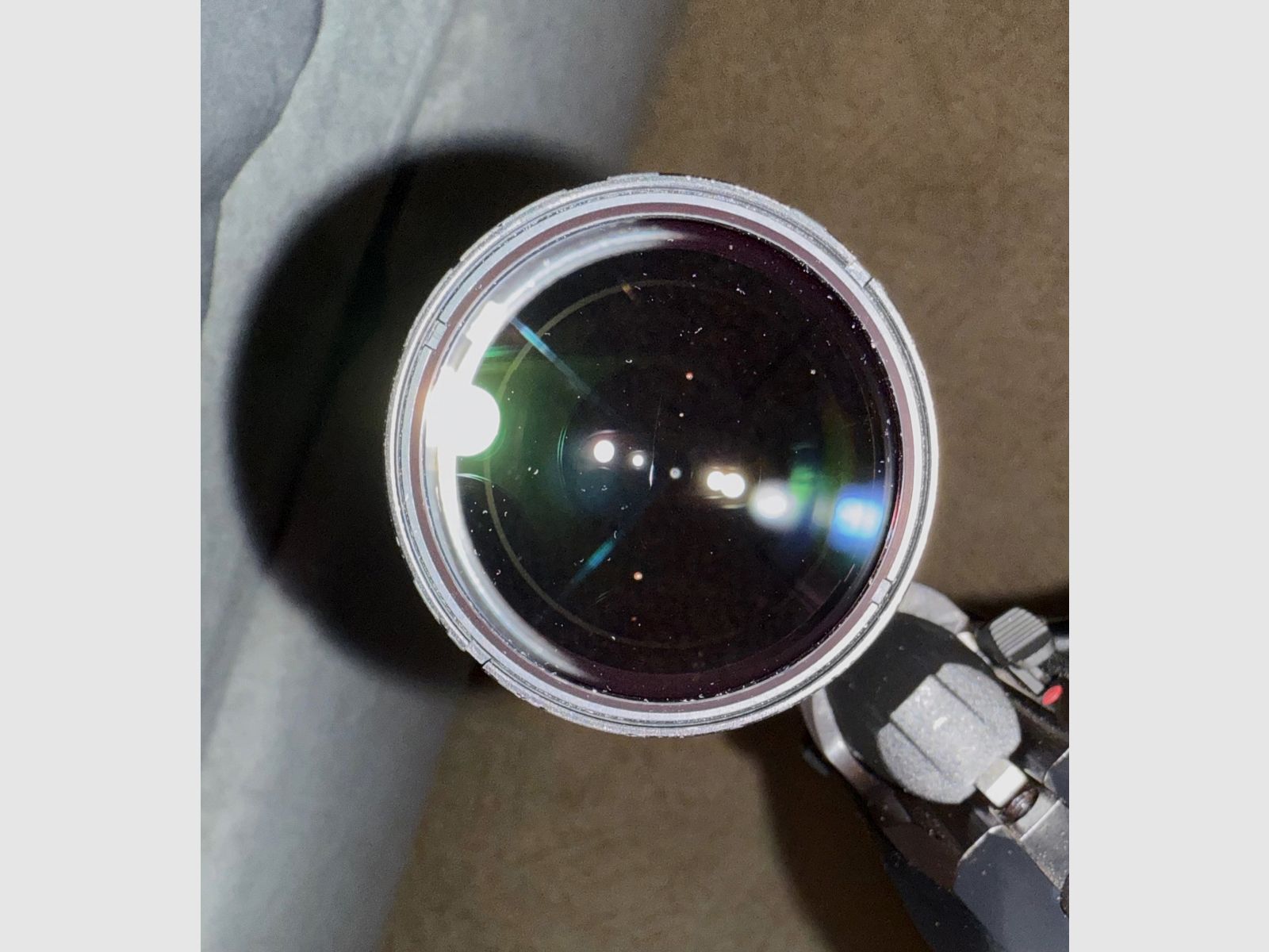 Kahles HELIA 2,4–12×56i mit Schiene.