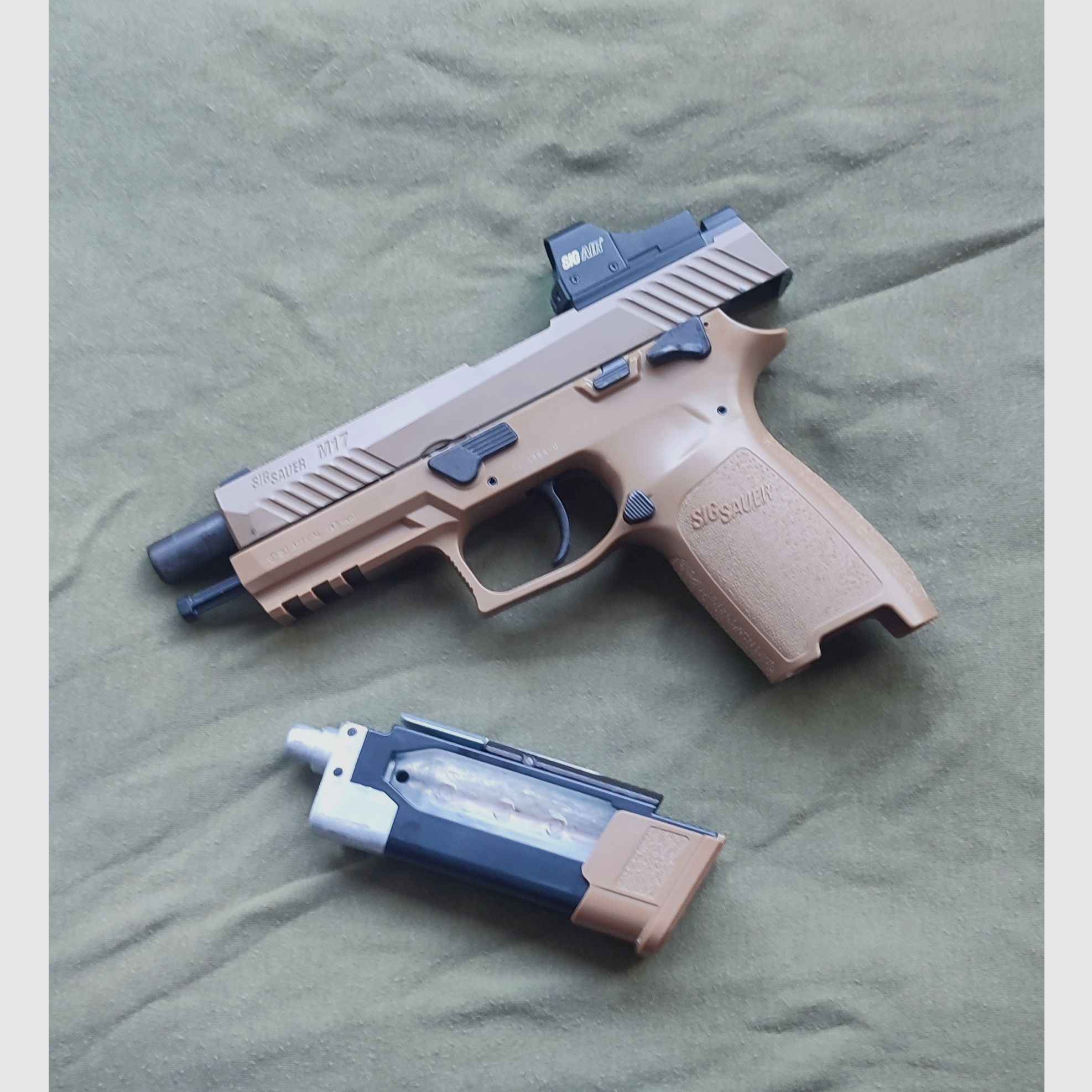 Sig Sauer P320 M17 CO2 Pistole, 4,5 mm Diabolo & Zubehör 