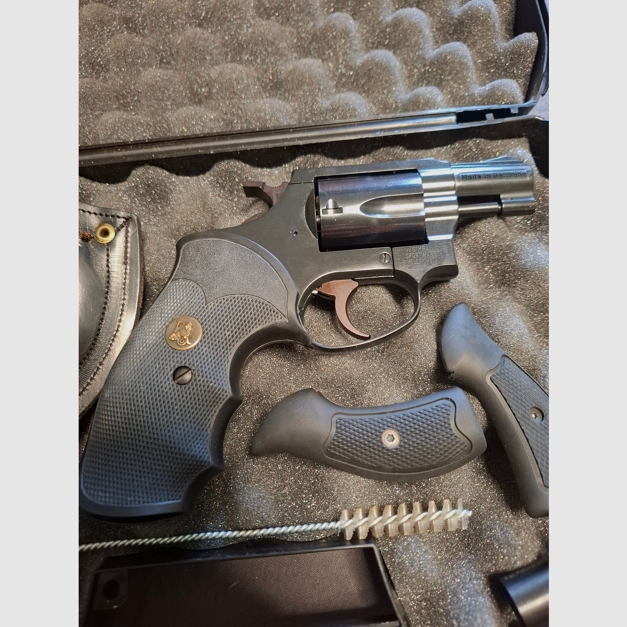 Arminius HW 37 met holster en extra gripplaten