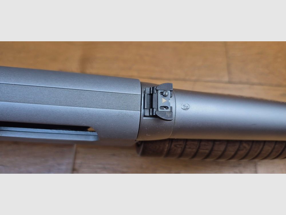 Bellissimo fucile a pompa Winchester Model 1300 – Versione rara in acciaio inossidabile « Security Police » – Cal. 12/76 – Finitura satinata integrale inossidabile (cromo su acciaio inossidabile) – Meccanica e legno impeccabili – Arma in stato di quasi nuovo – TBE++, immagine 22 di 34