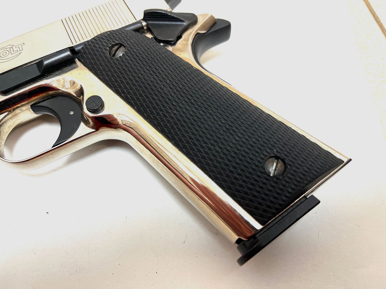 ••• Colt Government 1911 Griffschalen - Kunststoff - original •••