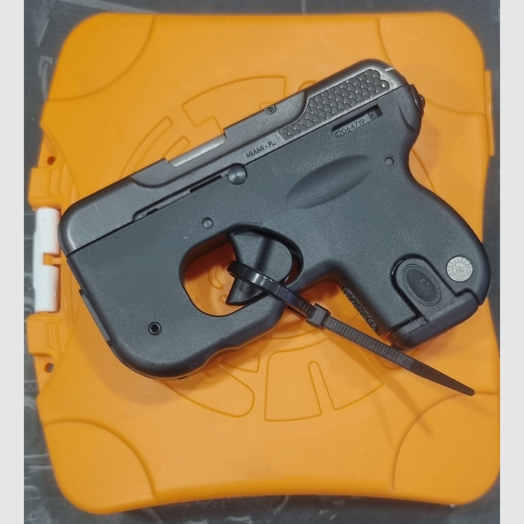 PISTOLE TAURUS CURVE MOD. 180 KAL. .380ACP MIT INTEGRIERTEM LASER
