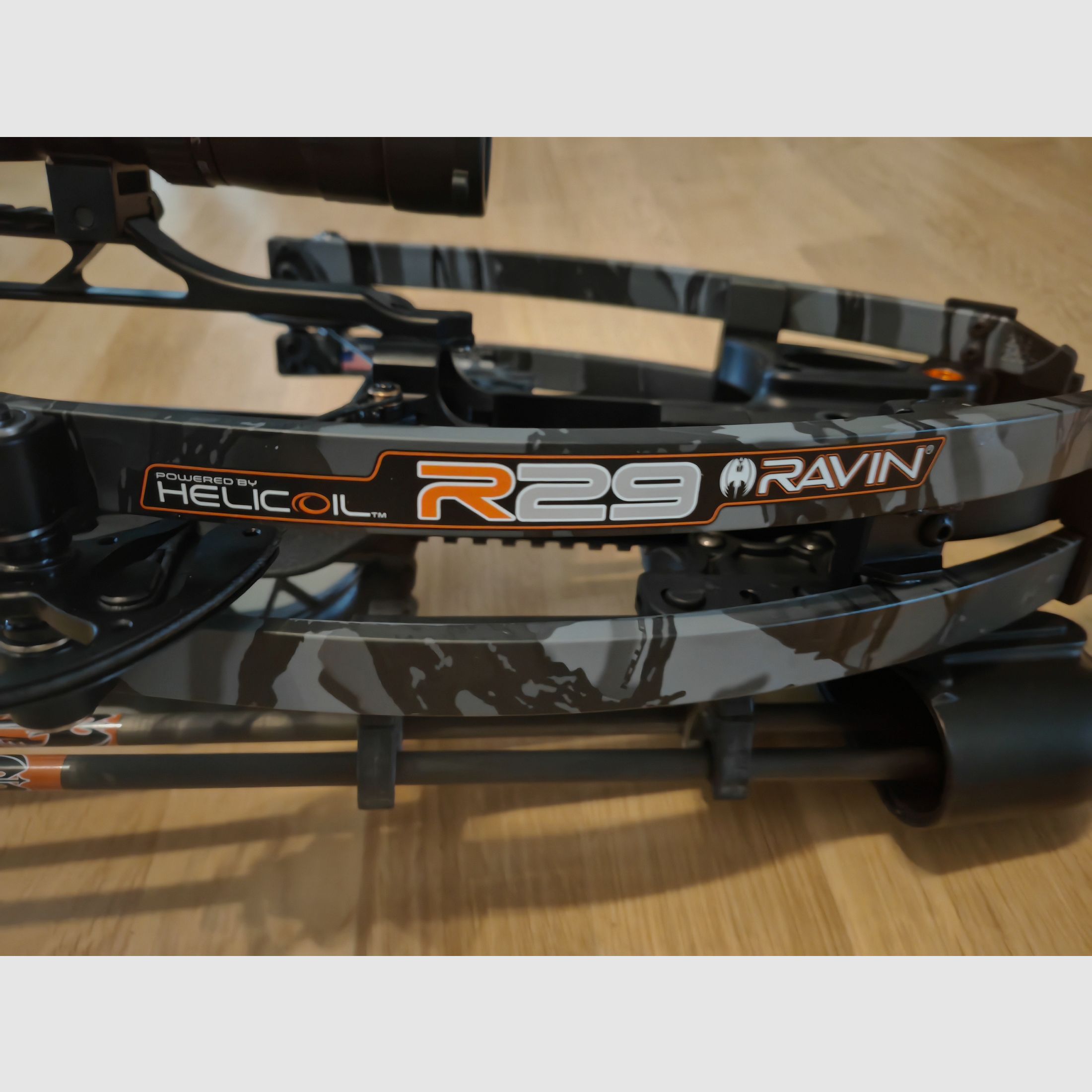 Ravin R29 hunting crossbow 12 arrows like new with original packaging