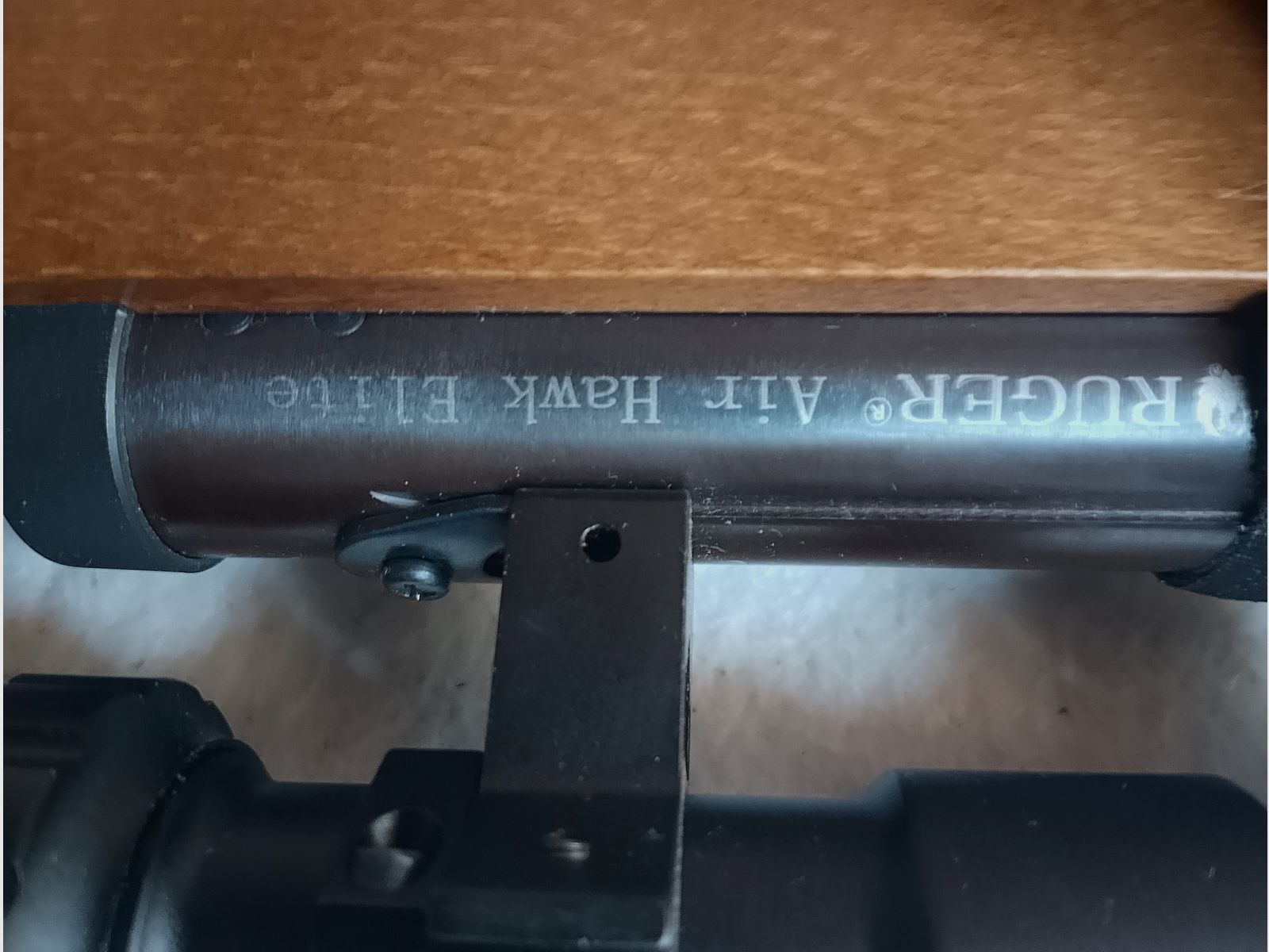 Ruger Air Hawk luchtgeweer kniklader 4,5mm .177 Target Sniper geluiddemper tactisch 3-9x40 richtkijker matchkwaliteit als nieuw