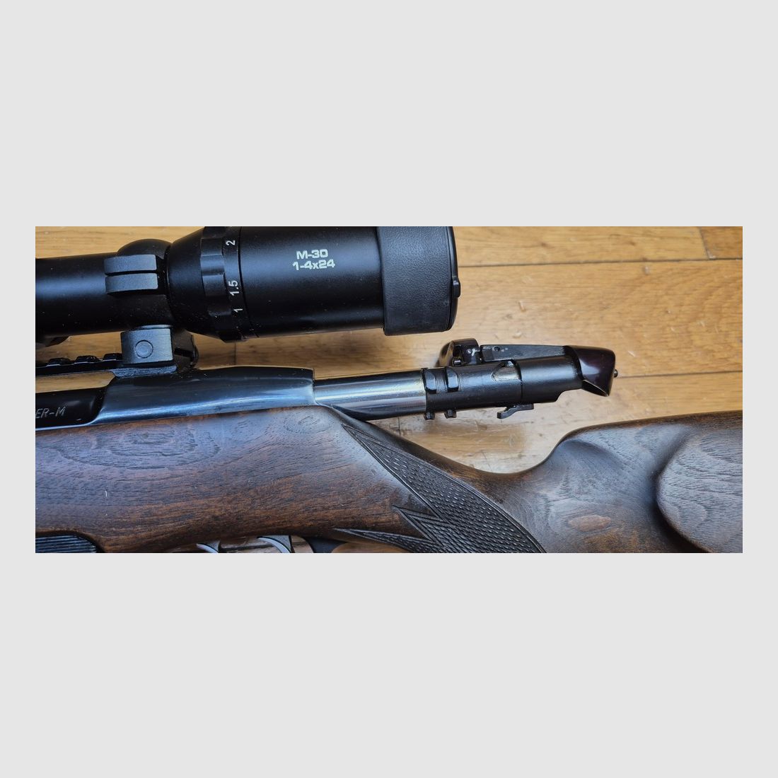 Sehr schöne Steyr Mannlicher Modell M Repetierbüchse – Ein klassisches Hochwildjagd-Gewehr – Steyr Waffen Österreich von 1990 – Kal. 7×64 – Holz von hoher Qualität in TBE+ – Brünierung zu 99,8% – Perfekte Mechanik – Ultra feiner Abzug – Traumhaftes, gewickeltes Rohr – Gute Konus M-30 1-4×24 Zielfernrohr – Eine gewinnende Kombination in ausgezeichnetem Zustand – TBE+/TBE++, Bild 40 von 46