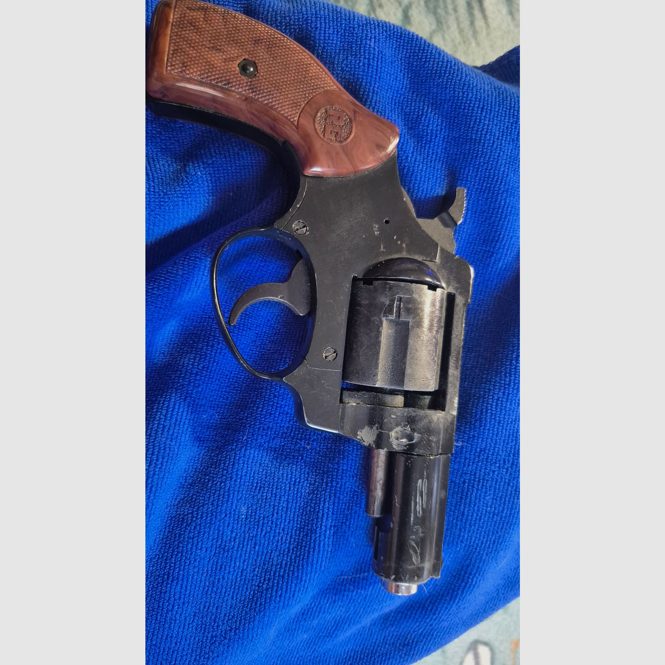 REVOLVER AUS NACHLASS 9 mm