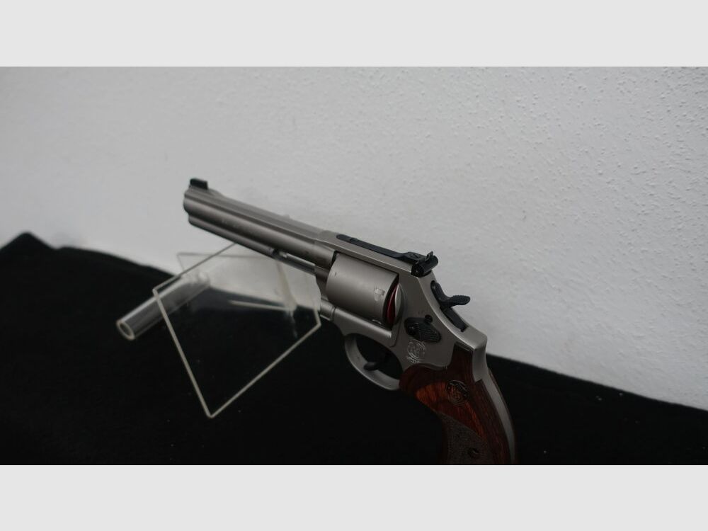 Smith & Wesson	 686 Internalional 6"