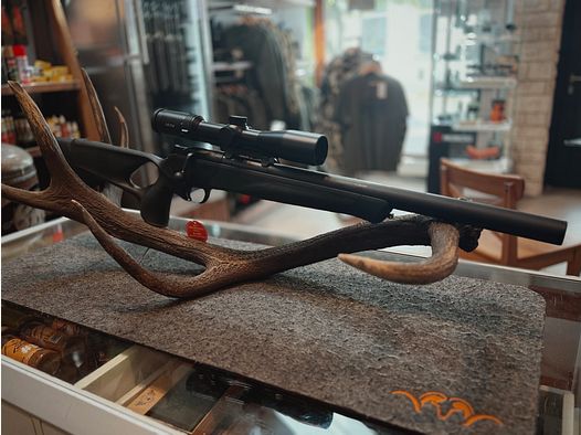 R8 Ultimate Silence .300BLACKOUT Black Edition w tym Leica Fortis 1,8-12X42 oraz montaż na siodełku