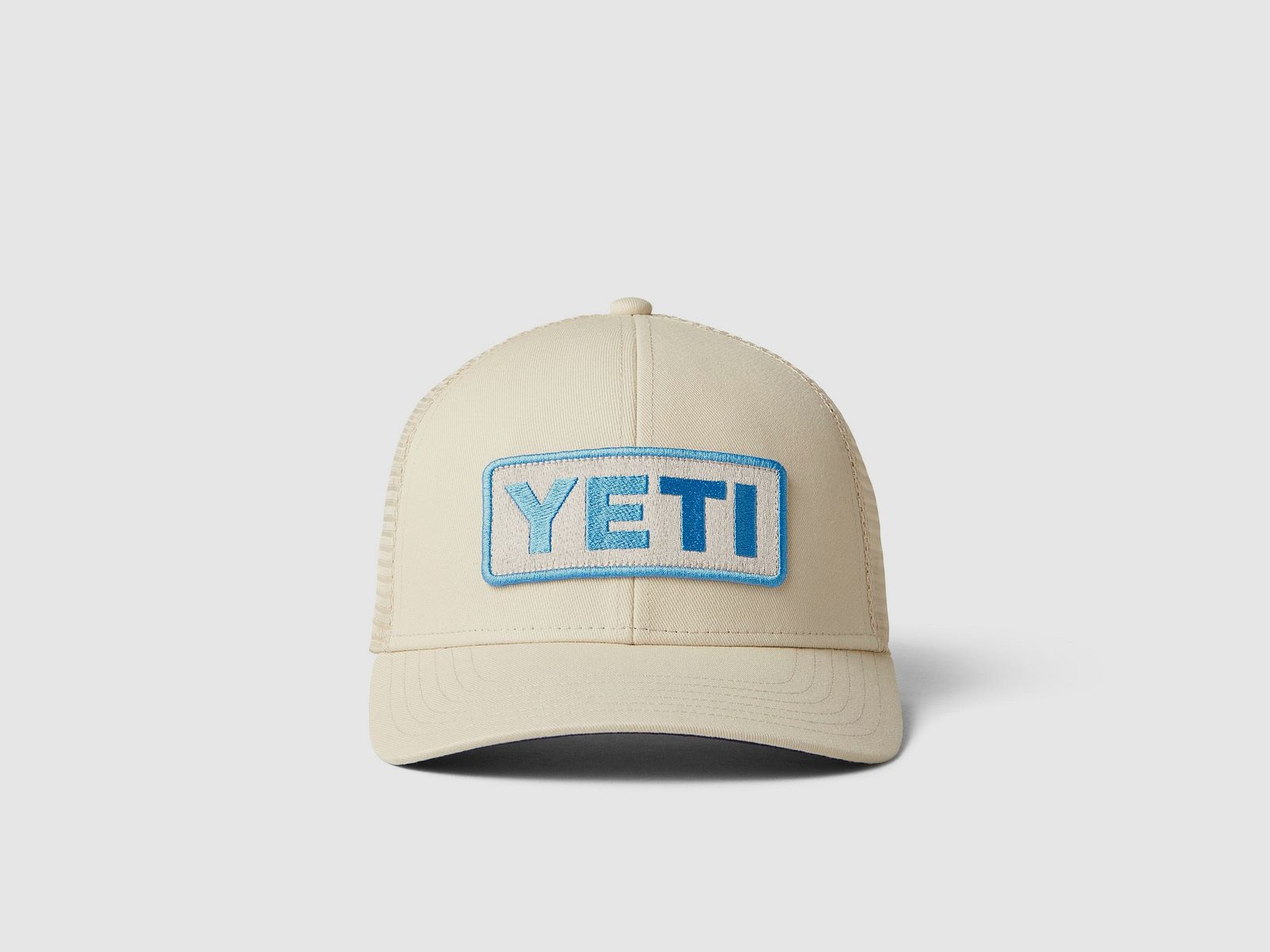 YETI LOGO BADGE S22 TRUCKER CAP Cream