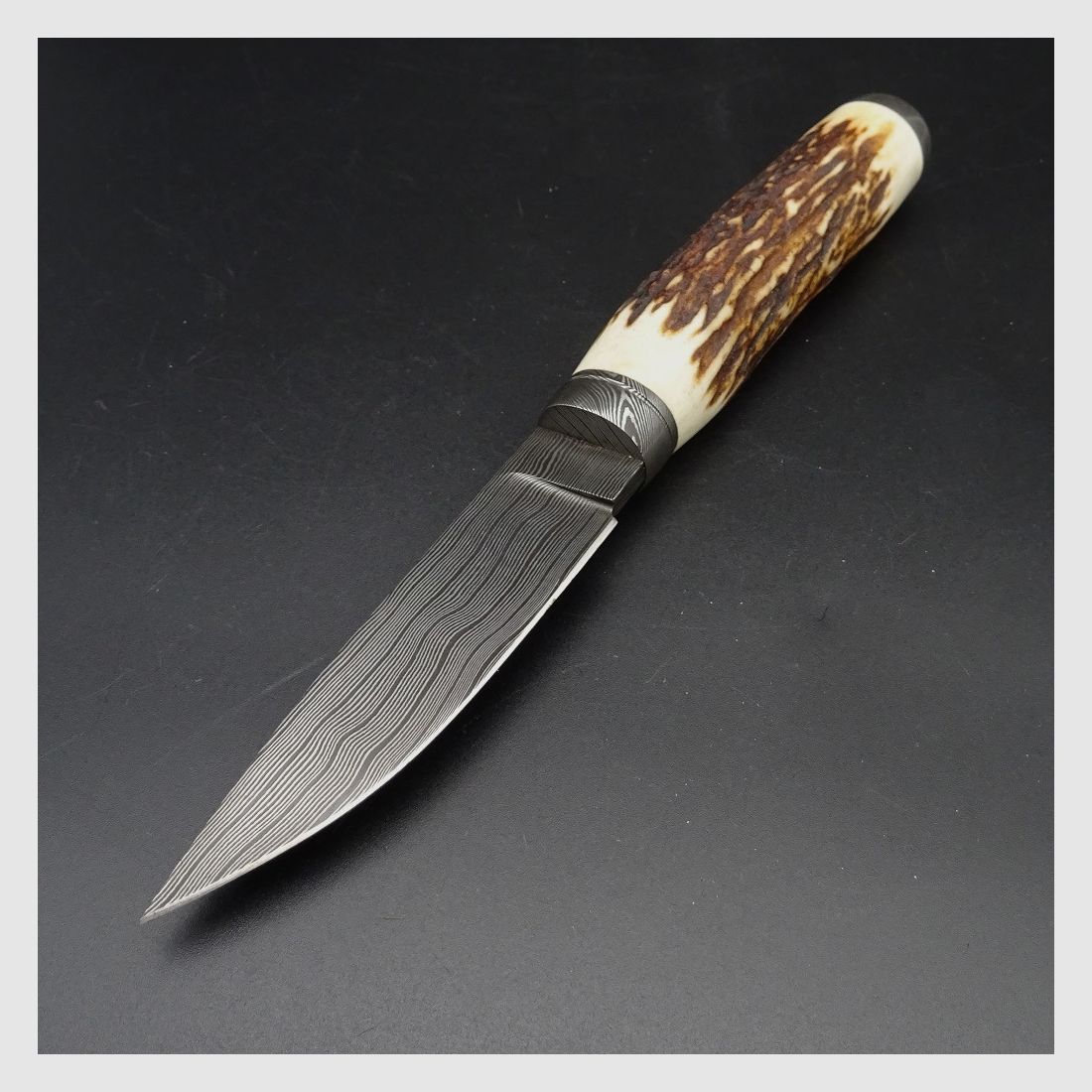 Preis inkl. 19% MwSt - Messer Schmidbauer Hunter Jagdmesser Damastklinge (9,4 cm), Sambar Hirsch