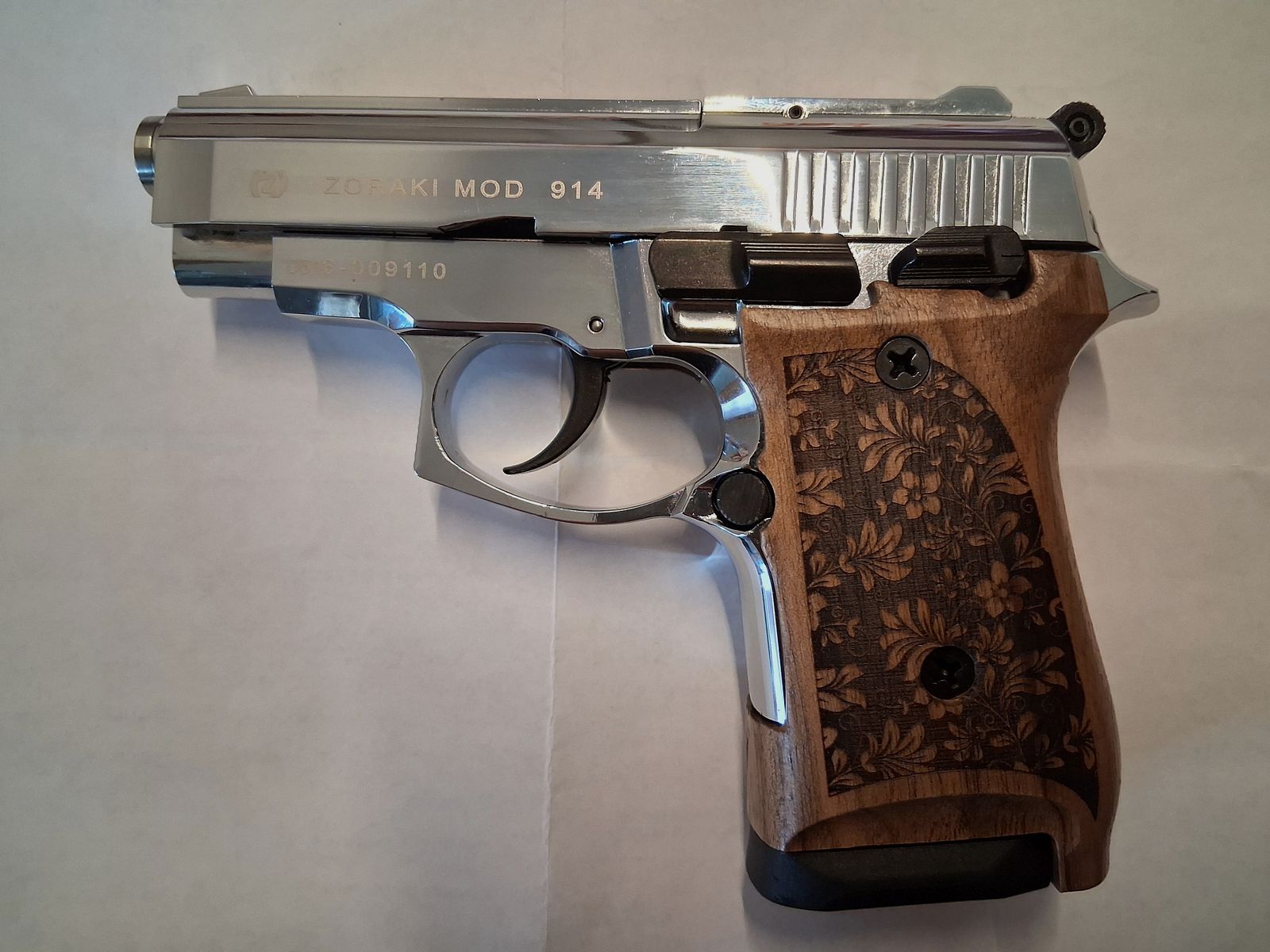 Collezionisti, attenzione! Zoraki 914 cromato (PTB-972), impugnature in legno, 2 caricatori di ricambio (come nuovi, mai sparati)