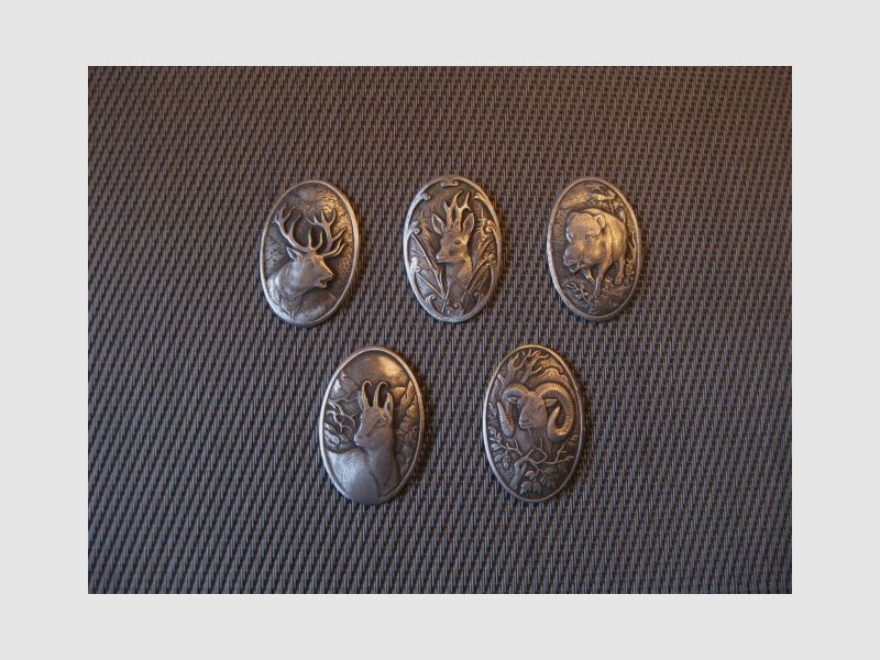 Exklusivangebot zur Blaser R93 - Aufwertung !! TOP Gravur-Seitenplatten aus einer Silberlegierung mit Wildmotiven NICHT NUR für R93 ! Oder wie wäre es mit Pistolengriff-Käppchen für fast alle Waffentypen ? Ansehen lohnt sich, garantiert !