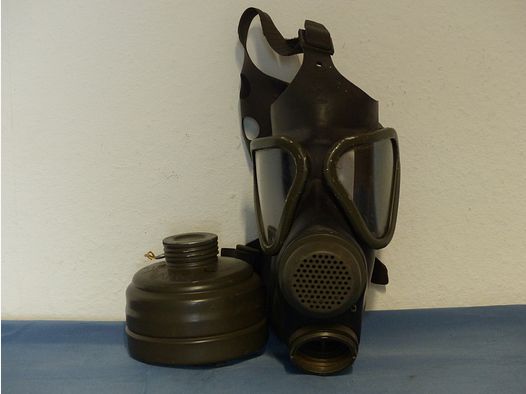 Original Bundeswehr Gasmaske Atemschutz M 65 ABC mit Filter 70er