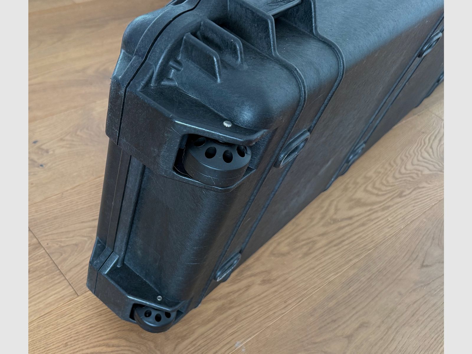 Peli Case 1750 Waffenkoffer mit Schaum, Schwarz, Wasserdicht