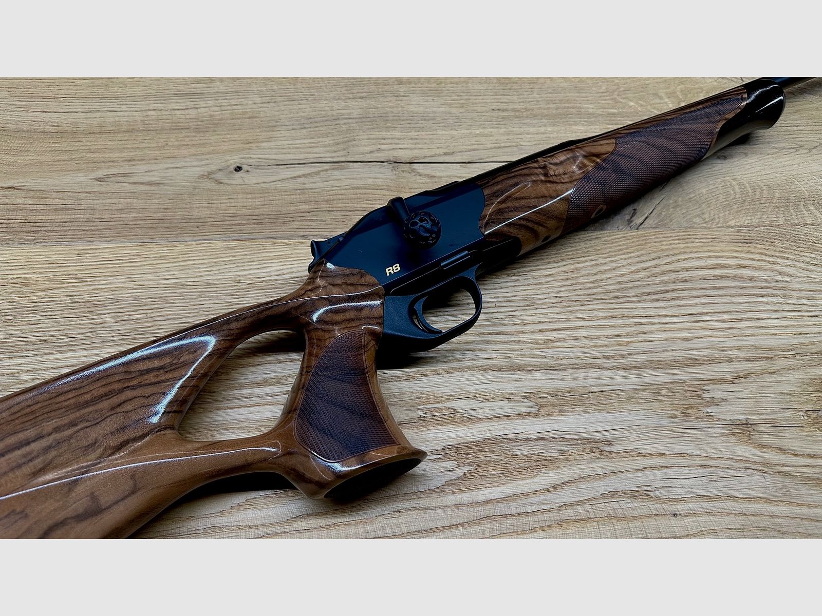 Blaser R8 Success / HK 4 / Lochschaft / gekürzter Lauf / M15x1 / Kaliber nach Wahl / AH Kammergriffkugel