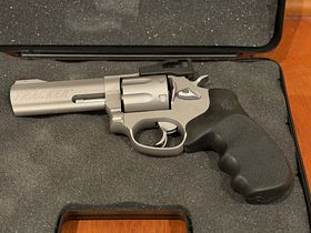 TAURUS TRACKER 627 4" m. Comp. new - not fired with accessories