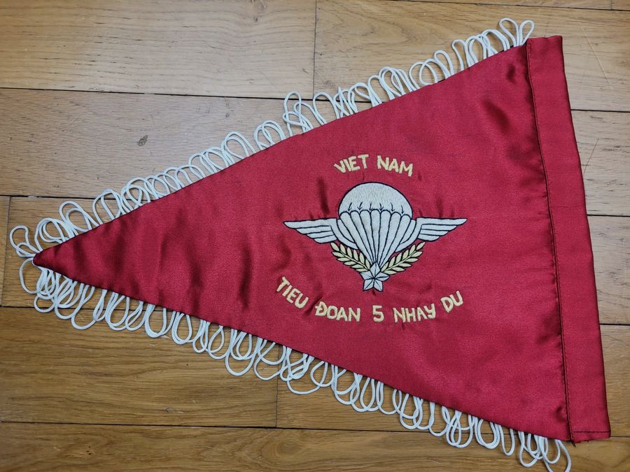 Flamme du 5ième Bataillon Parachutistes Vietnamiens (BPVN) – 5° Bawouan – Indochine – très belle qualité – TBE, image 6 sur 8