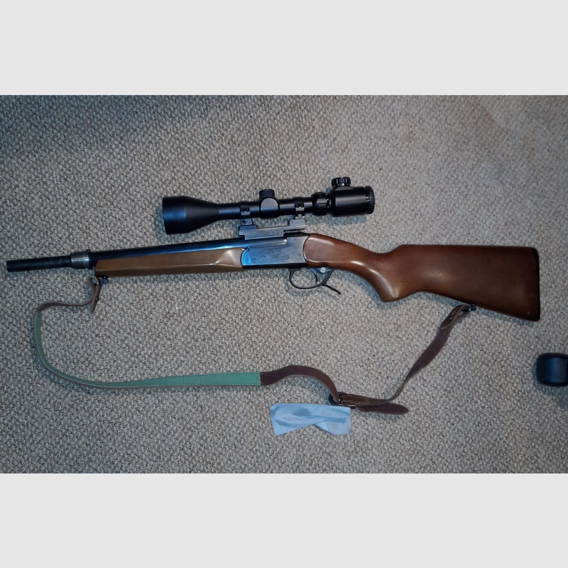 Kat C. Einzellader Büchse .45 colt von Baikal mit Zielfernrohr und Schalldämpfer